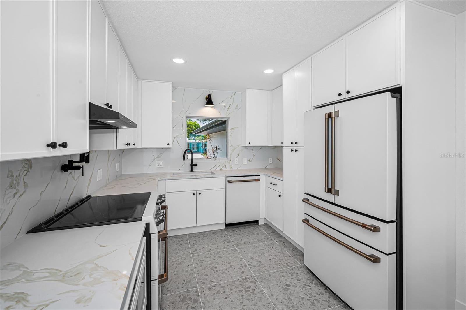 BOCA CIEGA ISLE - Residential