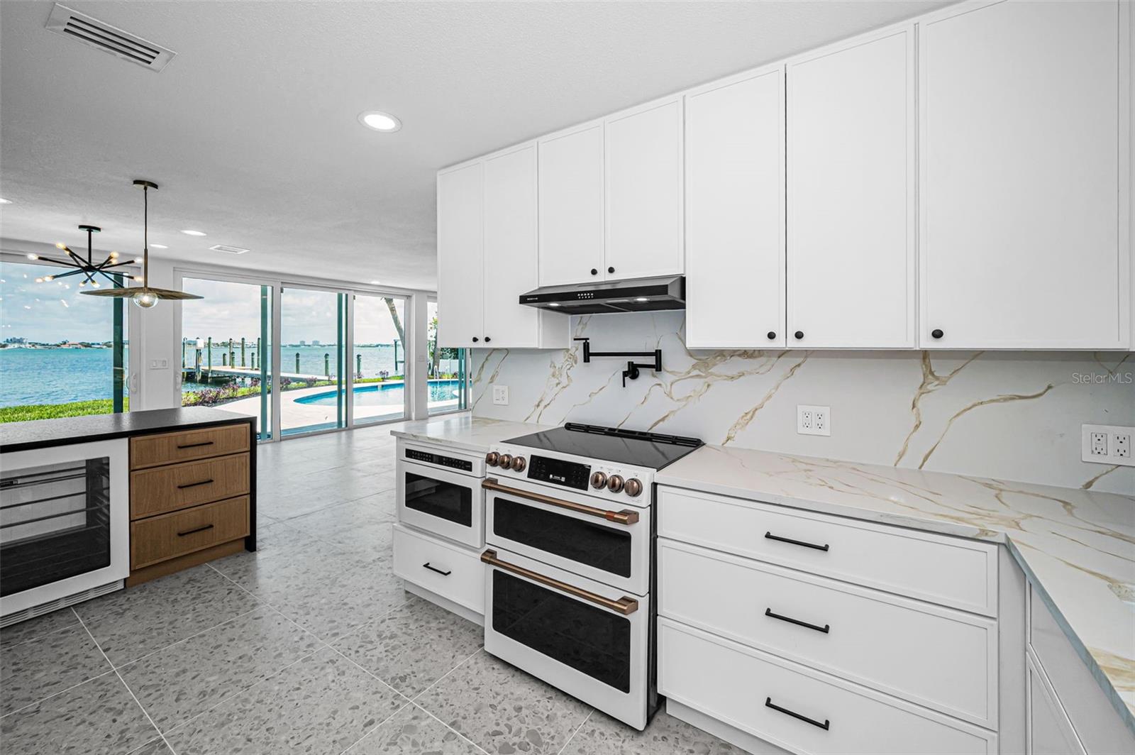 BOCA CIEGA ISLE - Residential