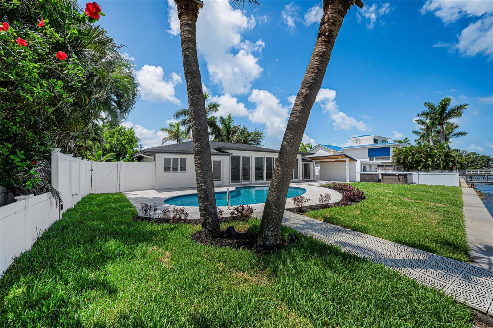 BOCA CIEGA ISLE - Residential