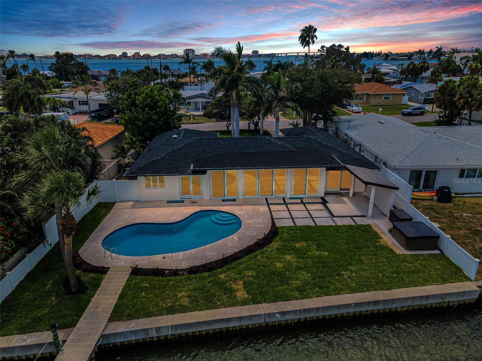 BOCA CIEGA ISLE - Residential