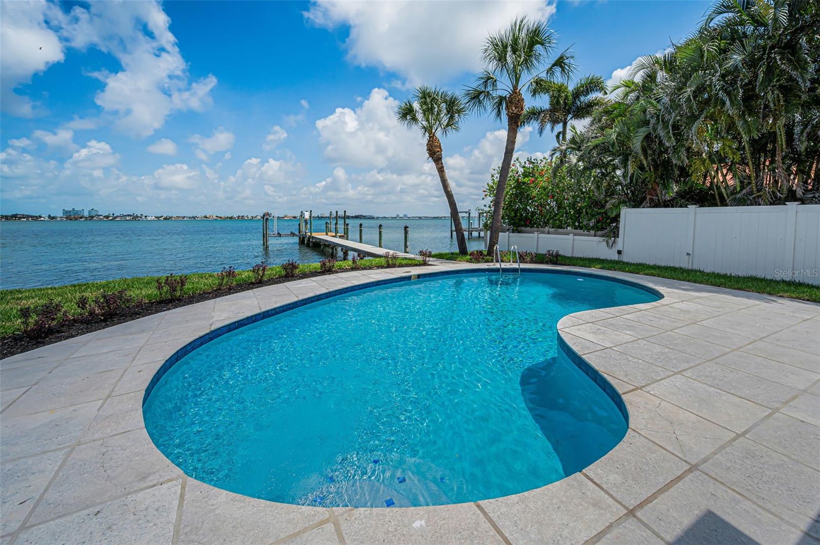 BOCA CIEGA ISLE - Residential