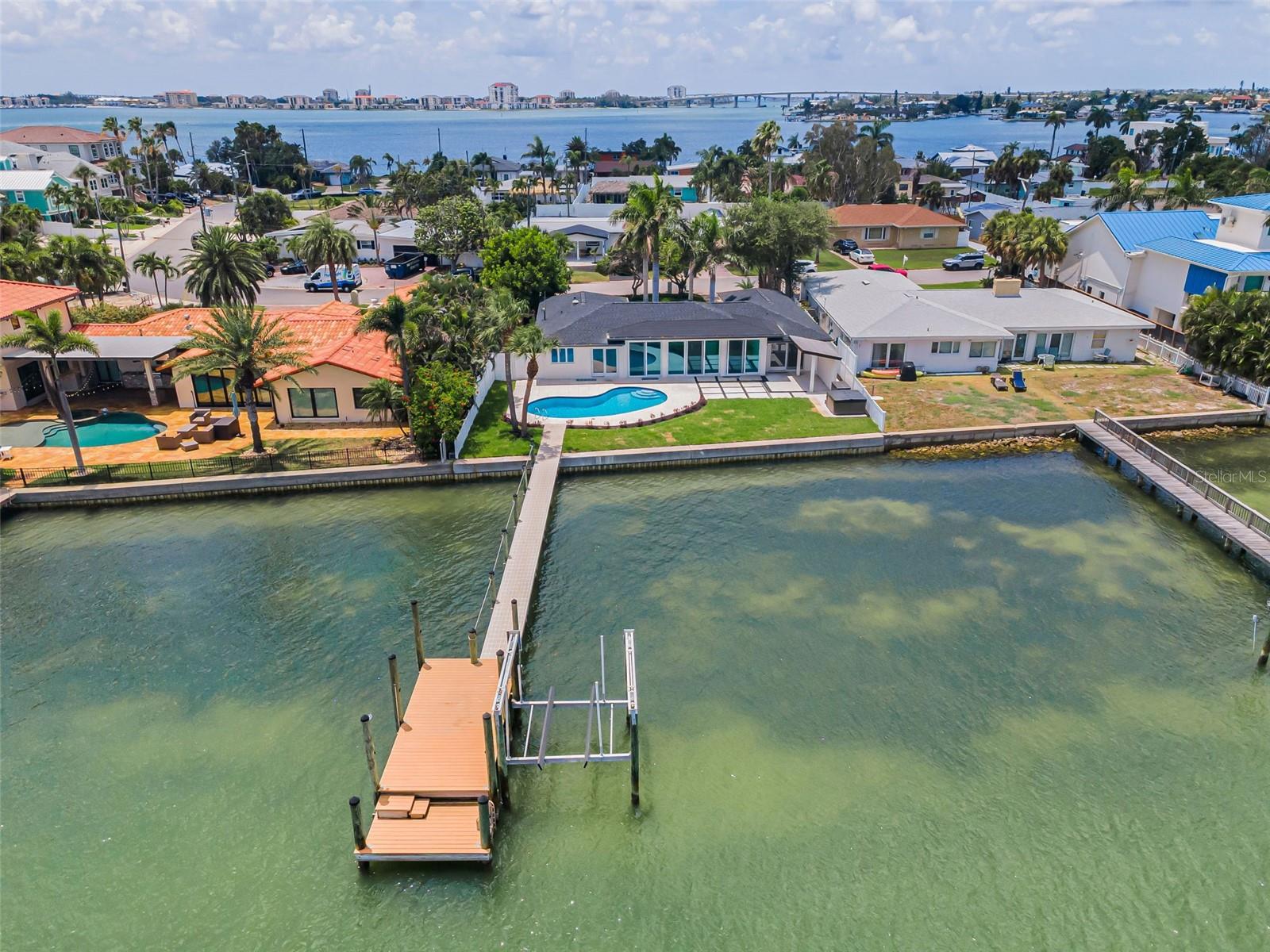 BOCA CIEGA ISLE - Residential