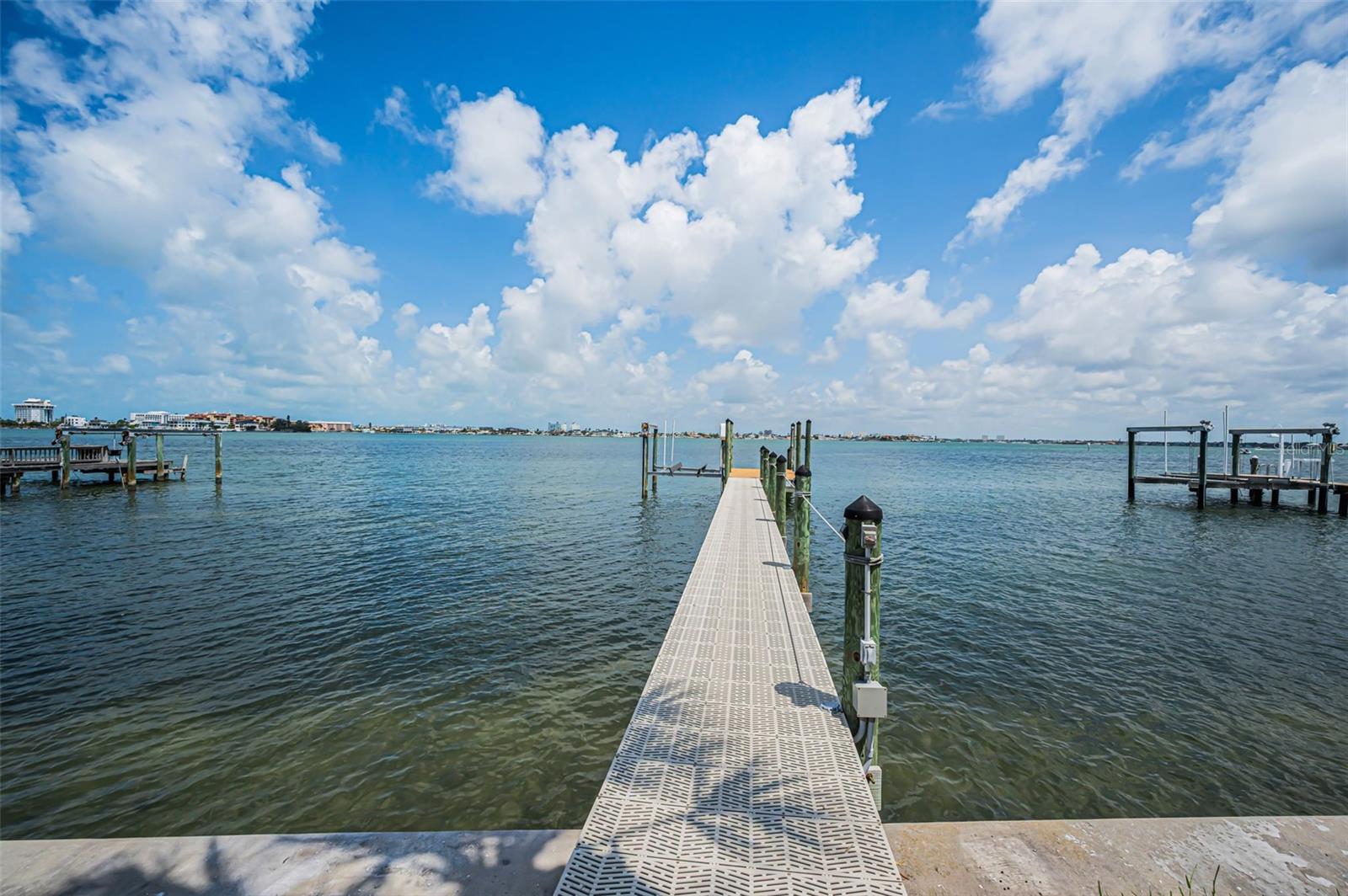 BOCA CIEGA ISLE - Residential