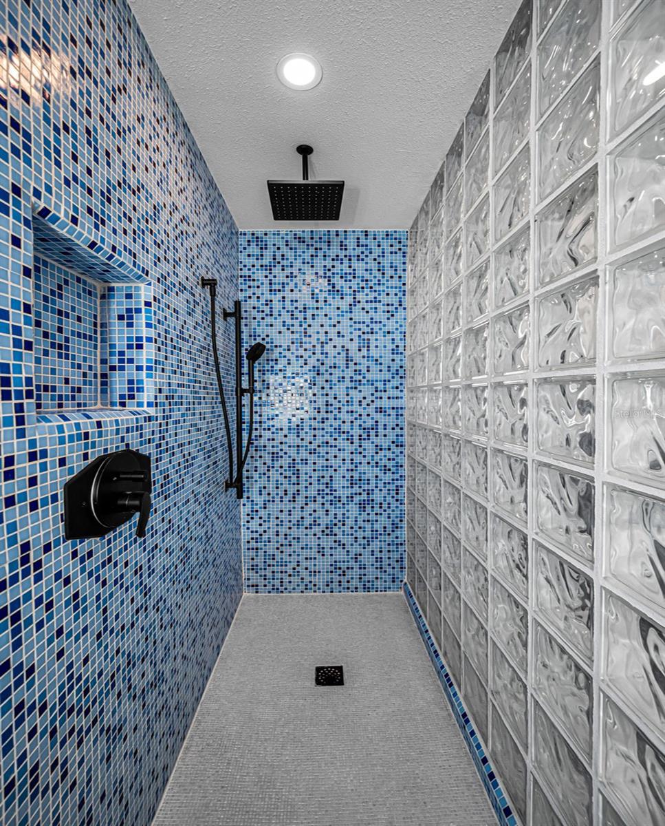 BOCA CIEGA ISLE - Residential