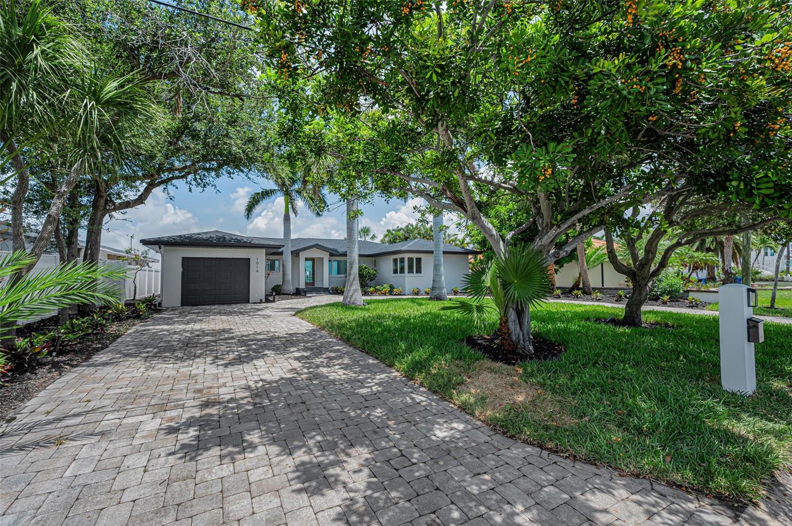 BOCA CIEGA ISLE - Residential