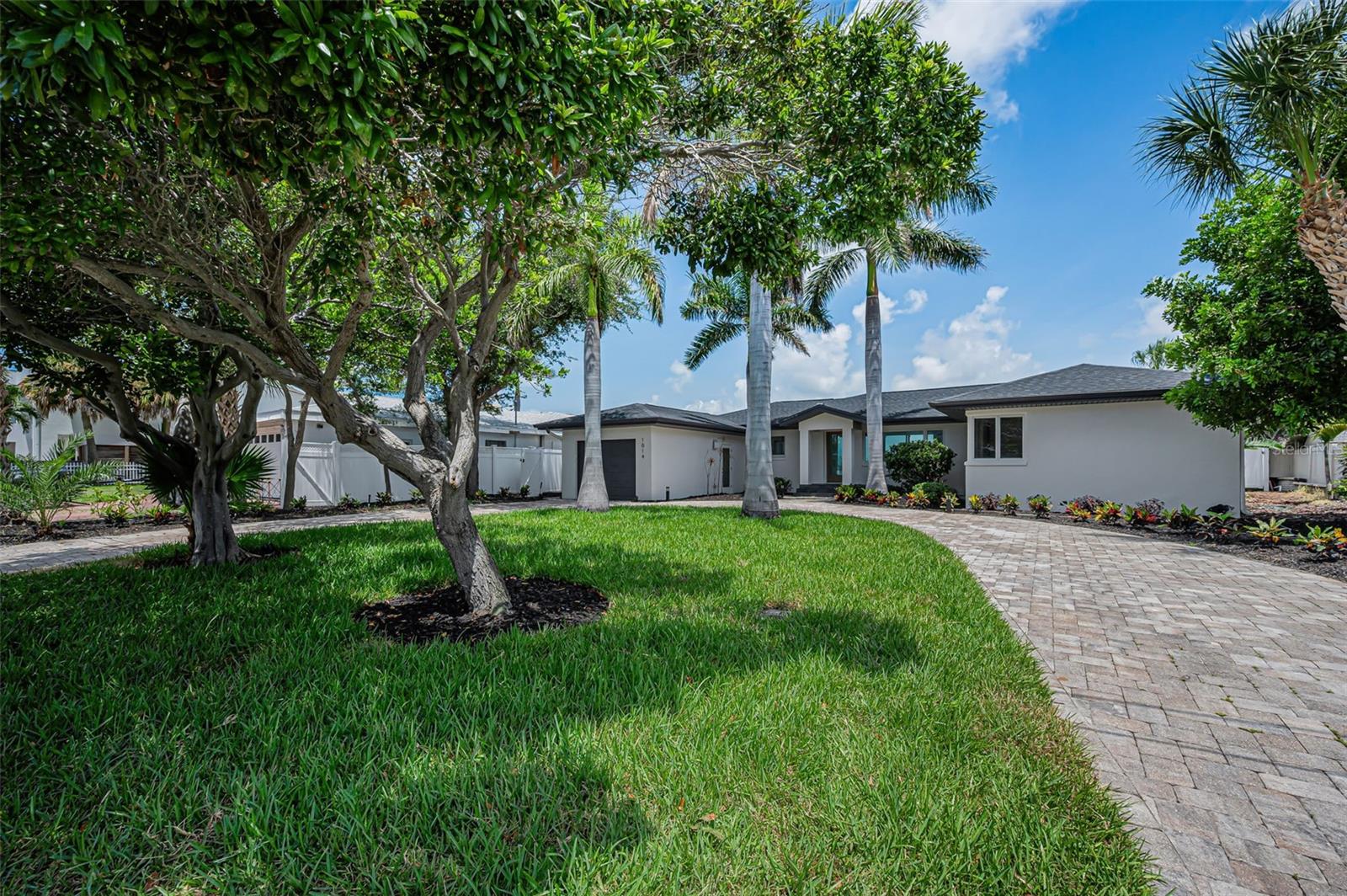 BOCA CIEGA ISLE - Residential