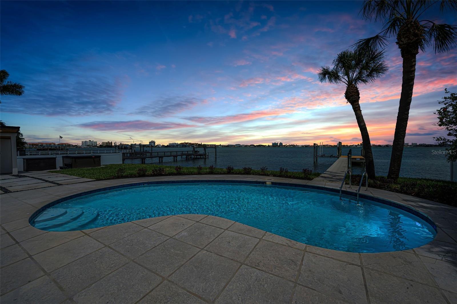 BOCA CIEGA ISLE - Residential