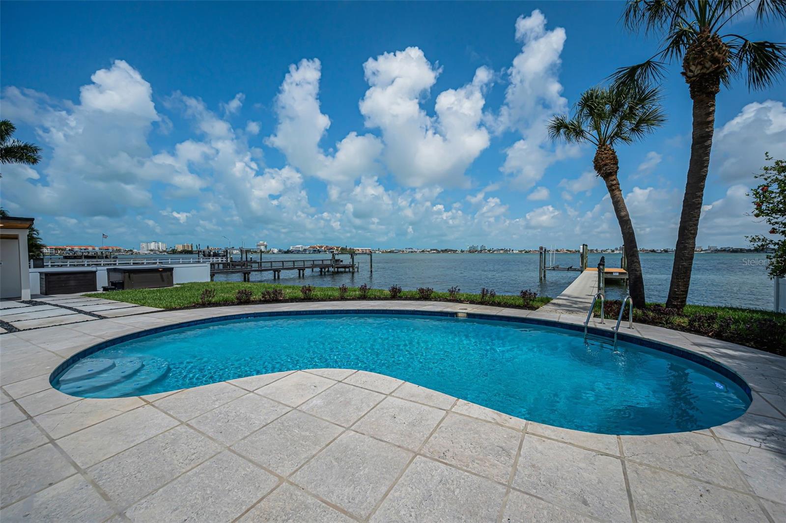 BOCA CIEGA ISLE - Residential