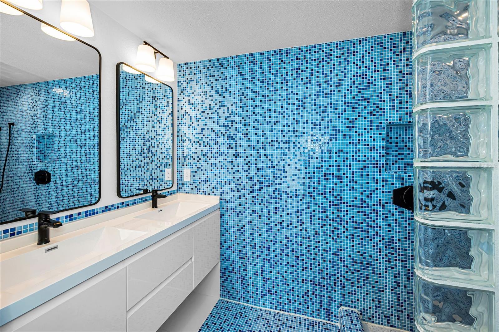BOCA CIEGA ISLE - Residential