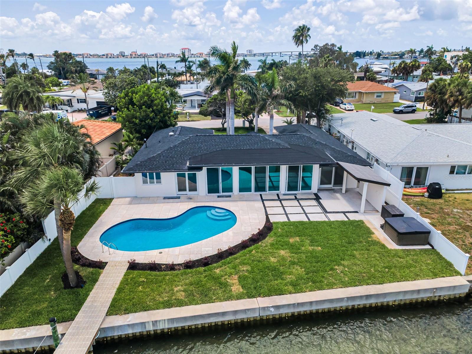 BOCA CIEGA ISLE - Residential