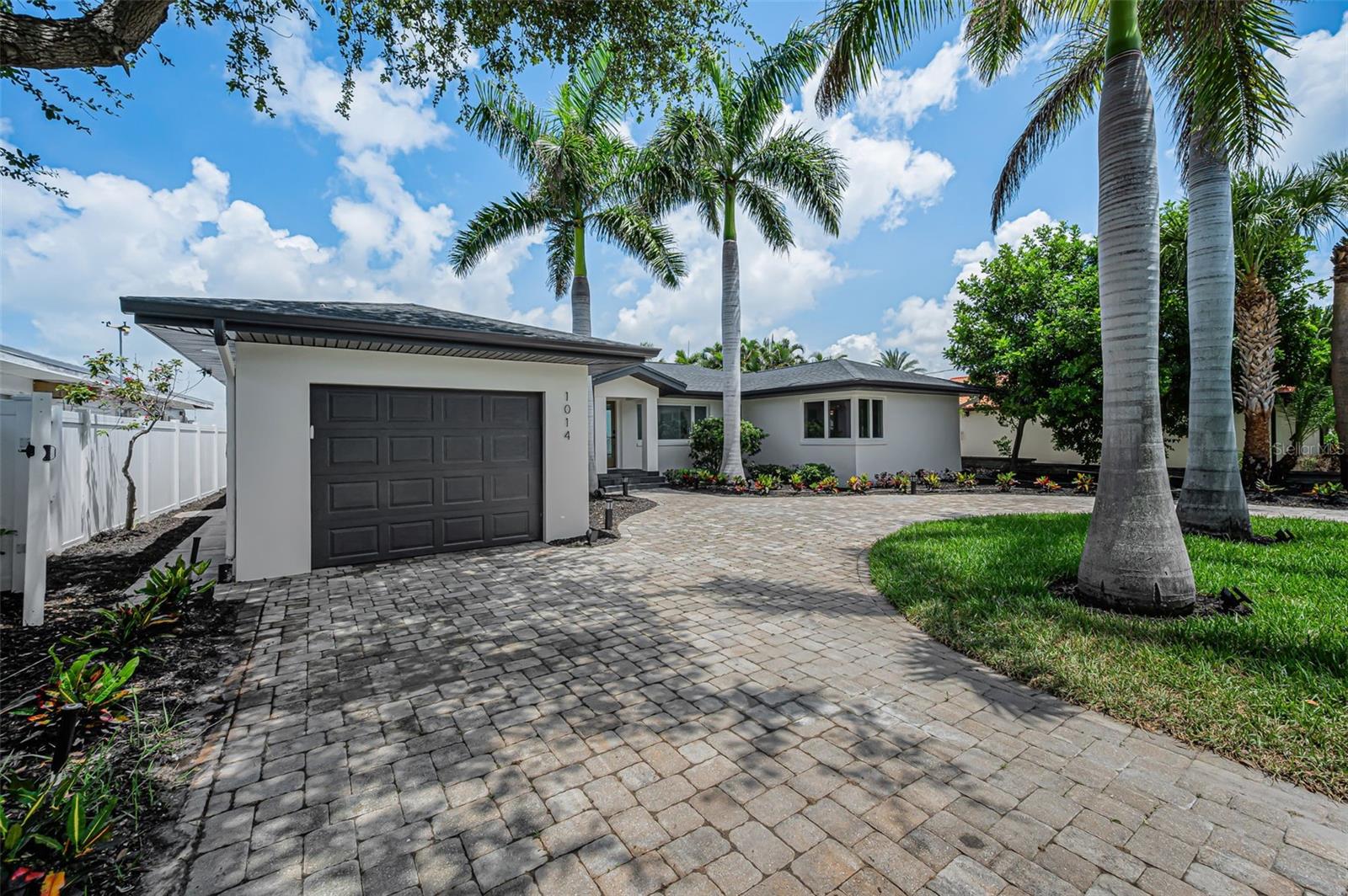 BOCA CIEGA ISLE - Residential