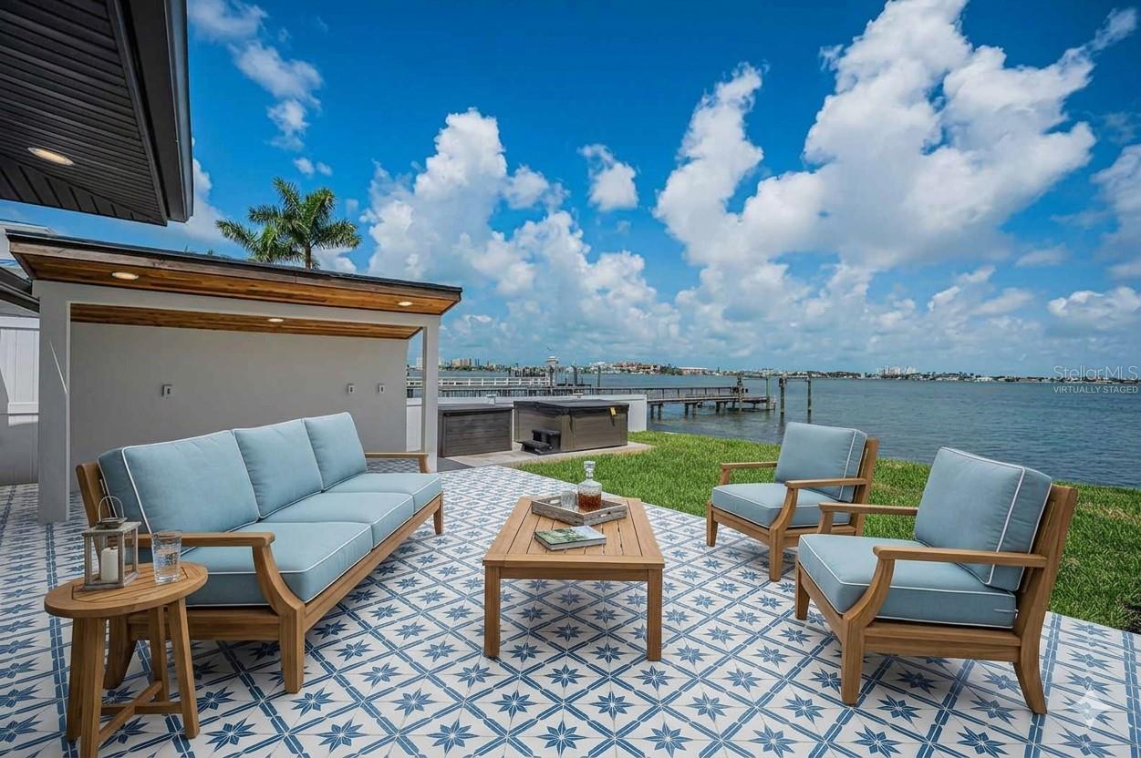BOCA CIEGA ISLE - Residential