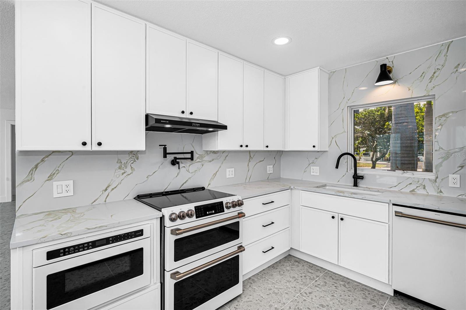 BOCA CIEGA ISLE - Residential
