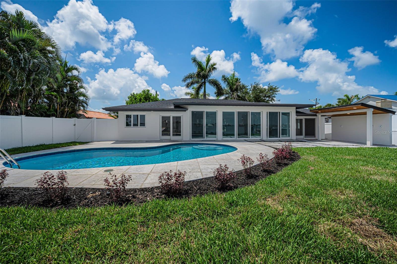 BOCA CIEGA ISLE - Residential