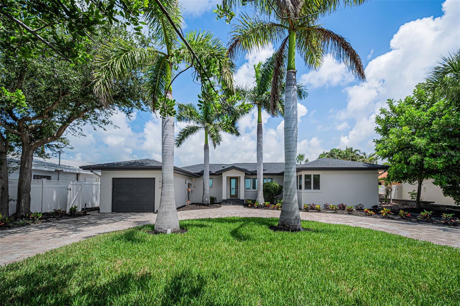 BOCA CIEGA ISLE - Residential