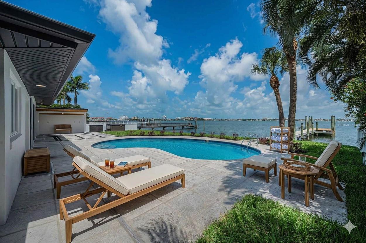 BOCA CIEGA ISLE - Residential