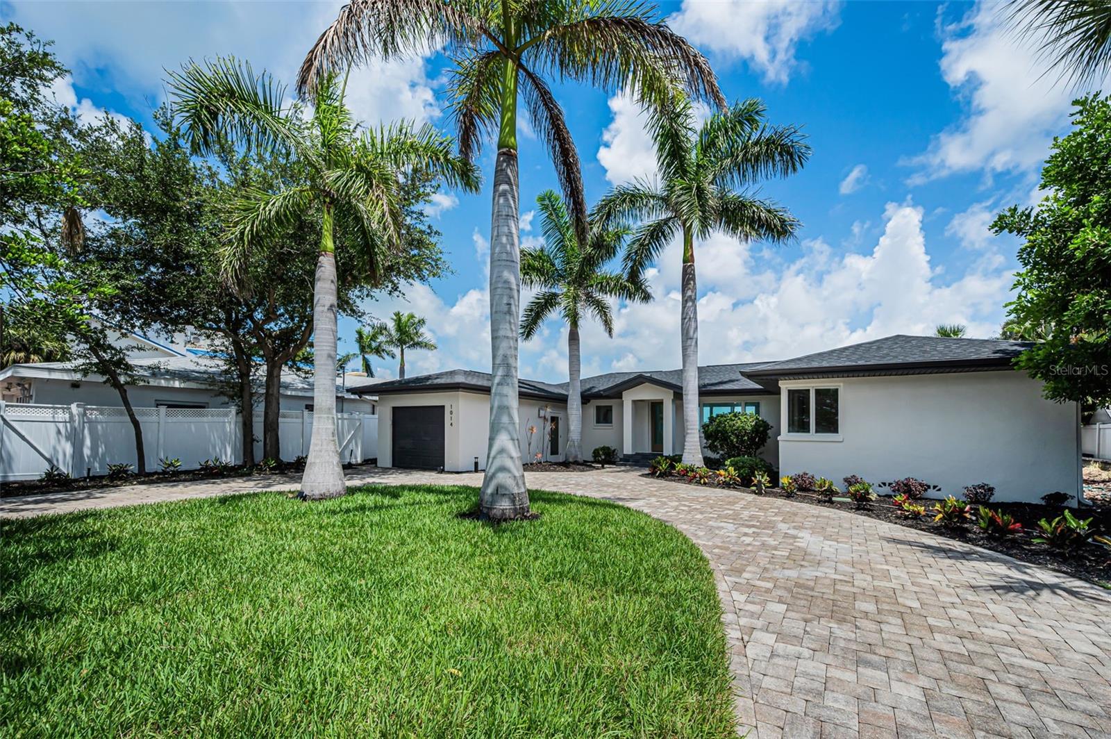 BOCA CIEGA ISLE - Residential