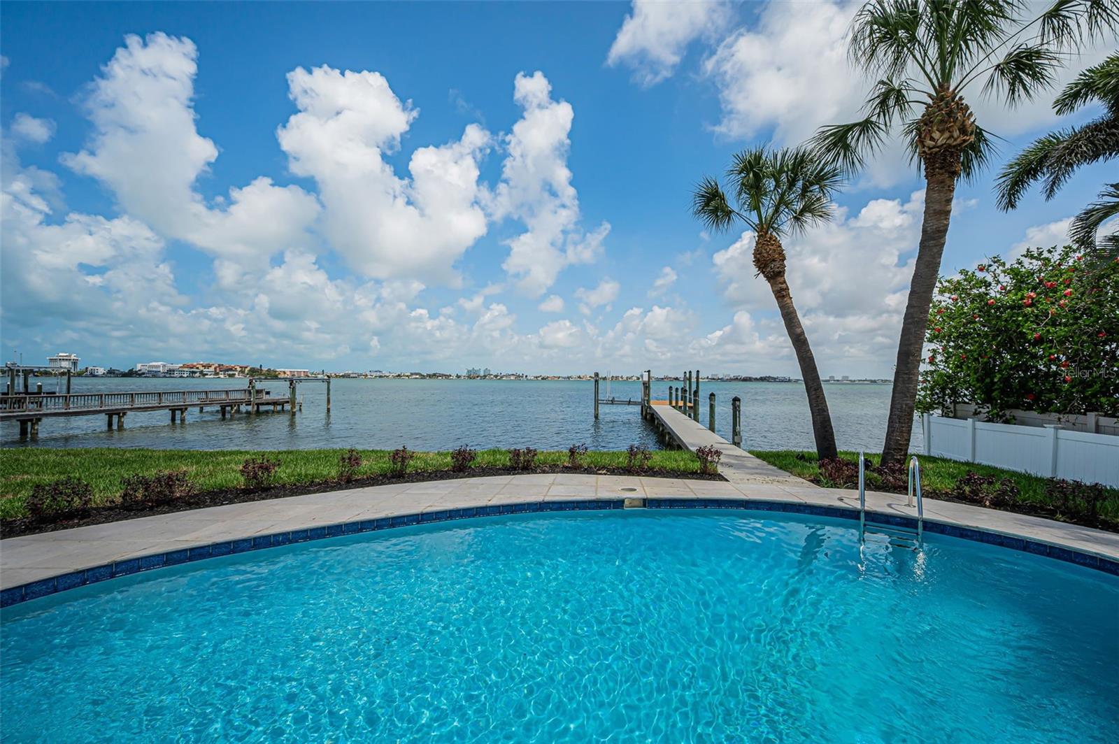 BOCA CIEGA ISLE - Residential