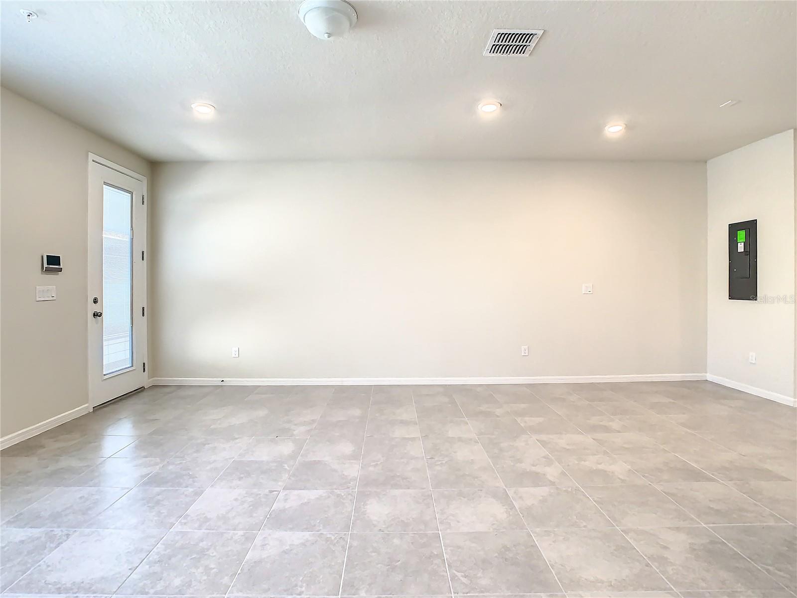 ISLES/LK NONA PH 3B - Residential Lease