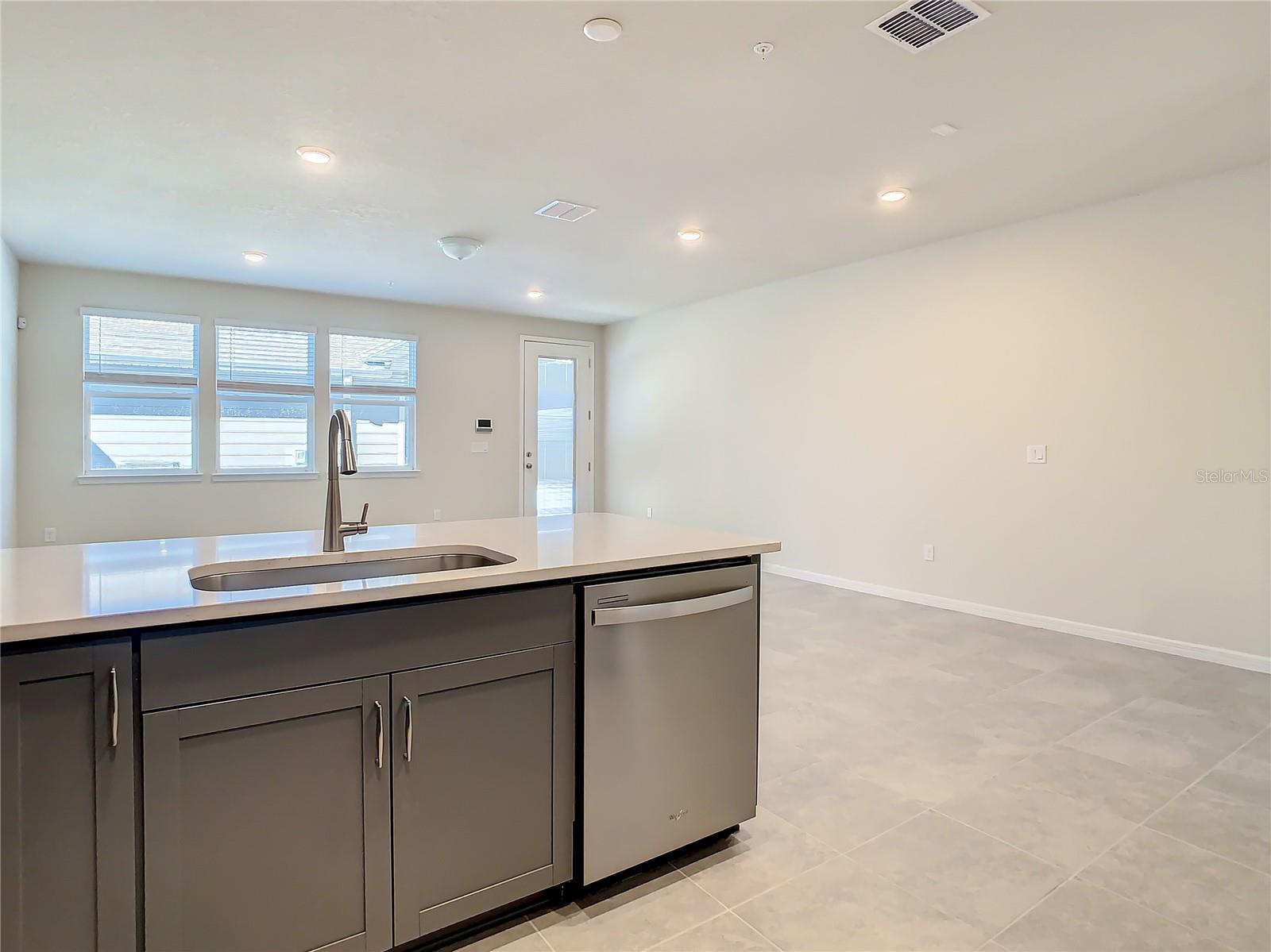 ISLES/LK NONA PH 3B - Residential Lease