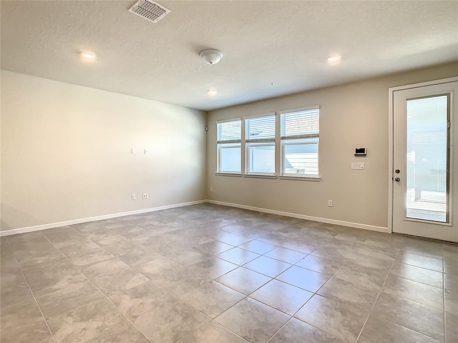 ISLES/LK NONA PH 3B - Residential Lease