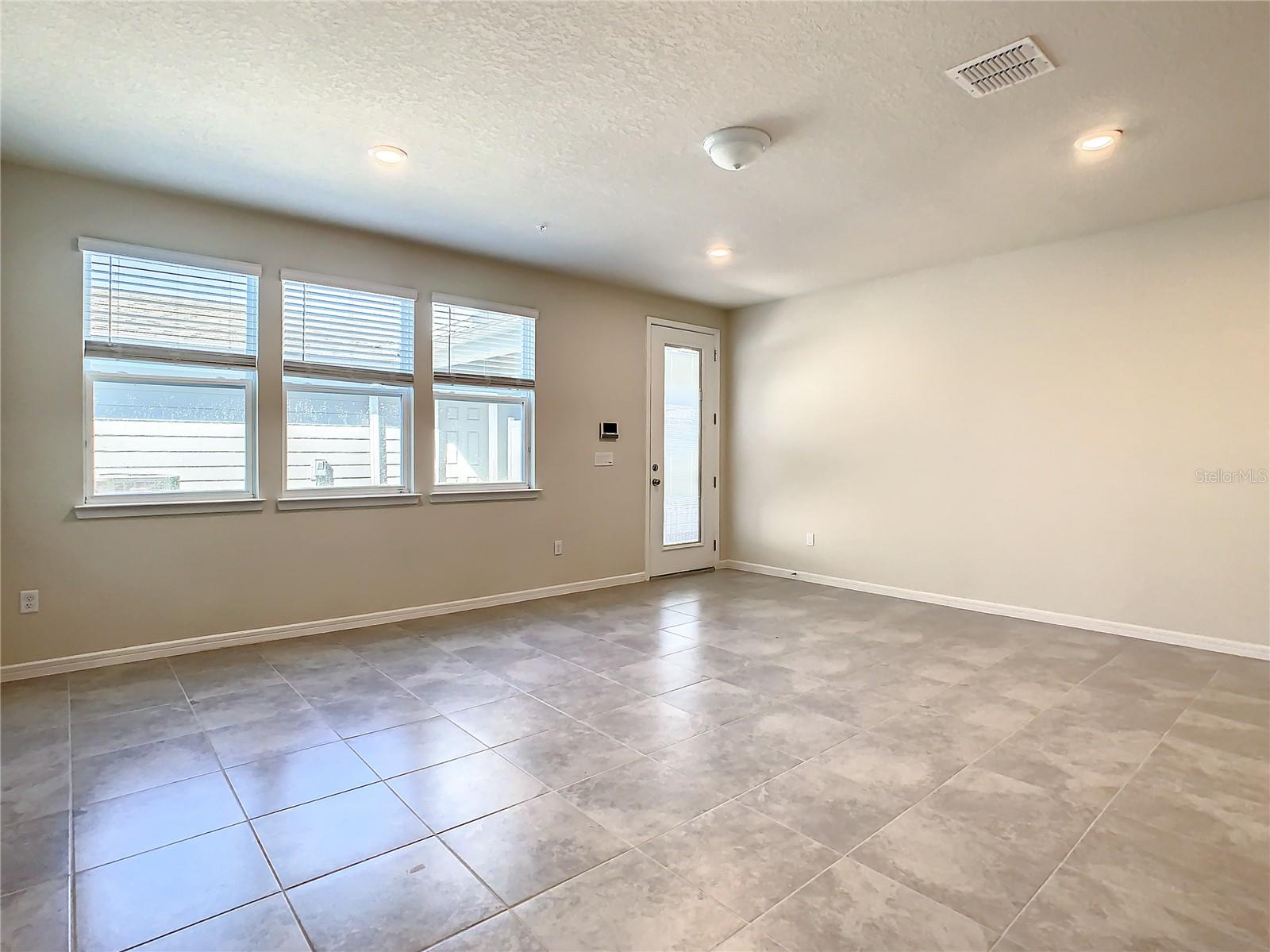 ISLES/LK NONA PH 3B - Residential Lease