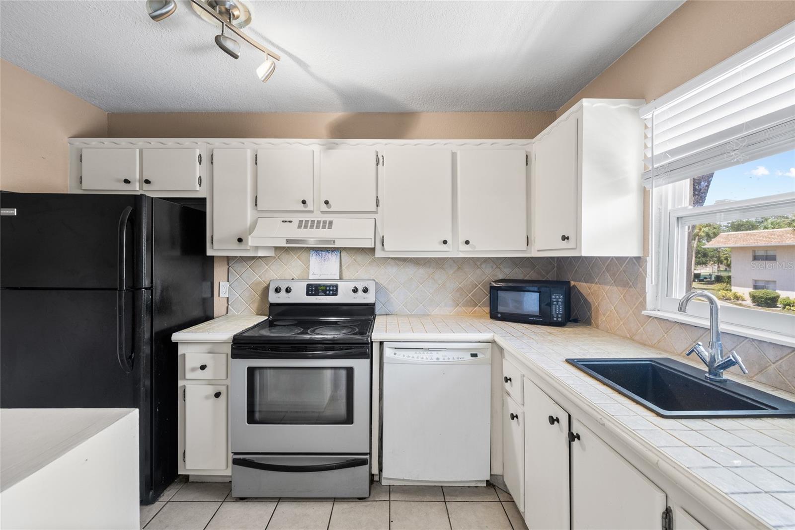 SABAL PALM GARDENS PH I - Residential