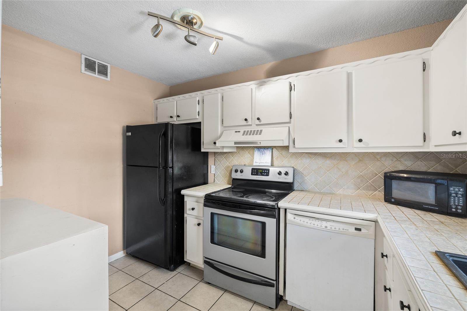 SABAL PALM GARDENS PH I - Residential
