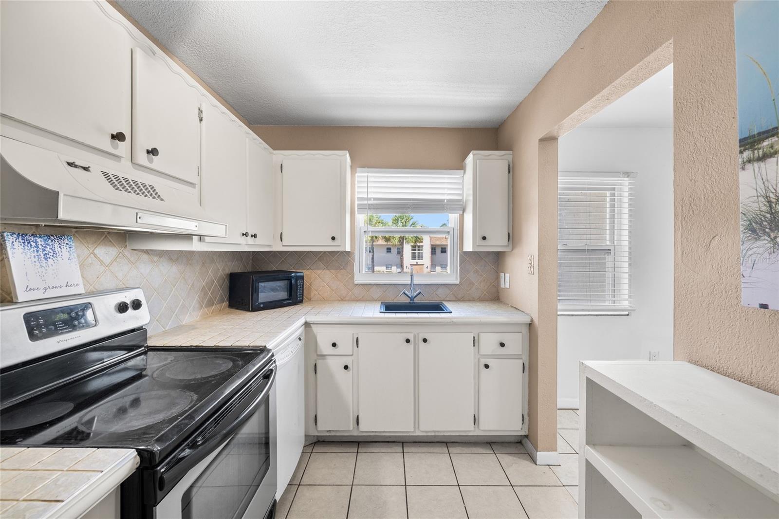 SABAL PALM GARDENS PH I - Residential