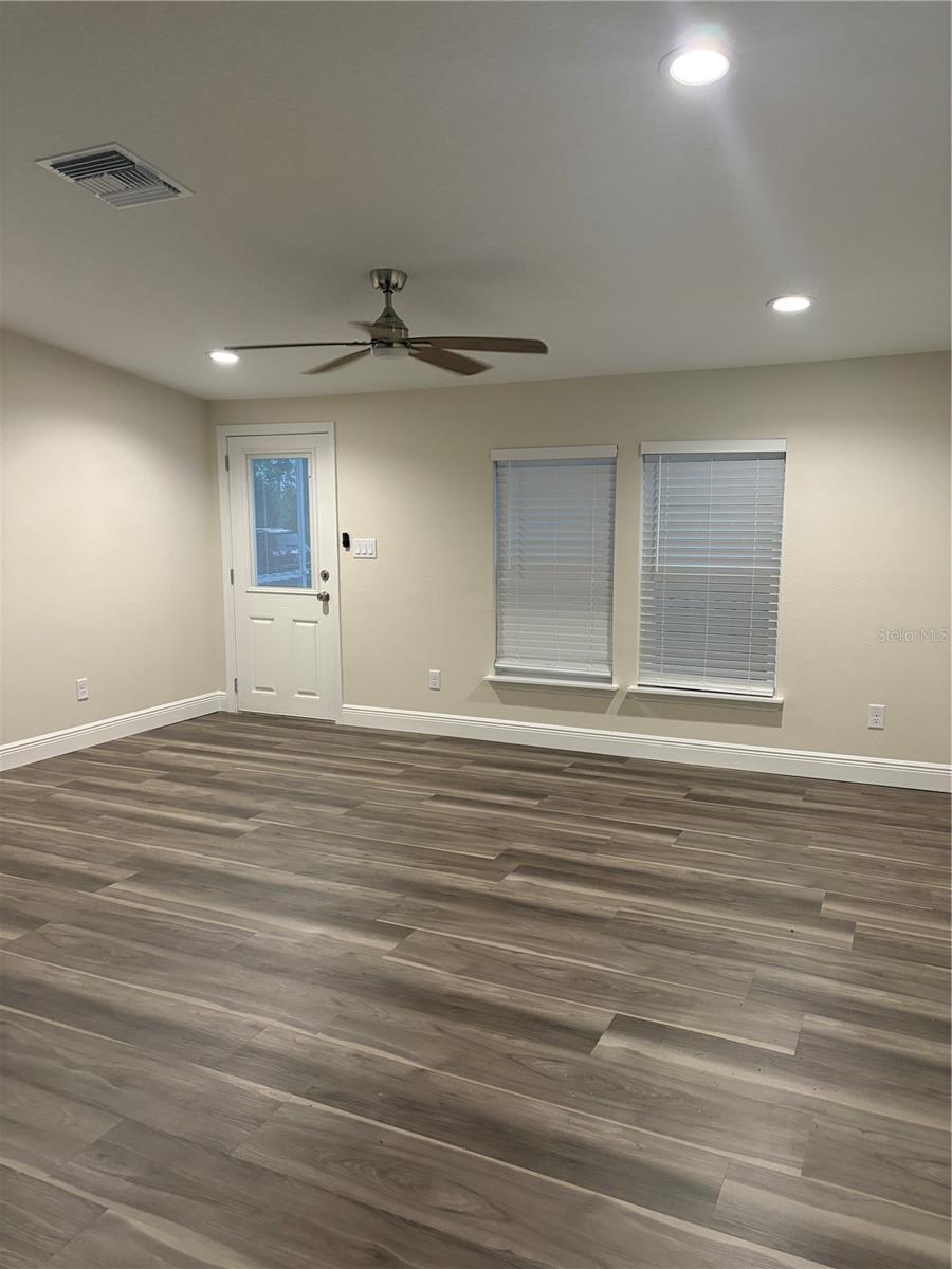 ACREAGE & UNREC - Residential Lease