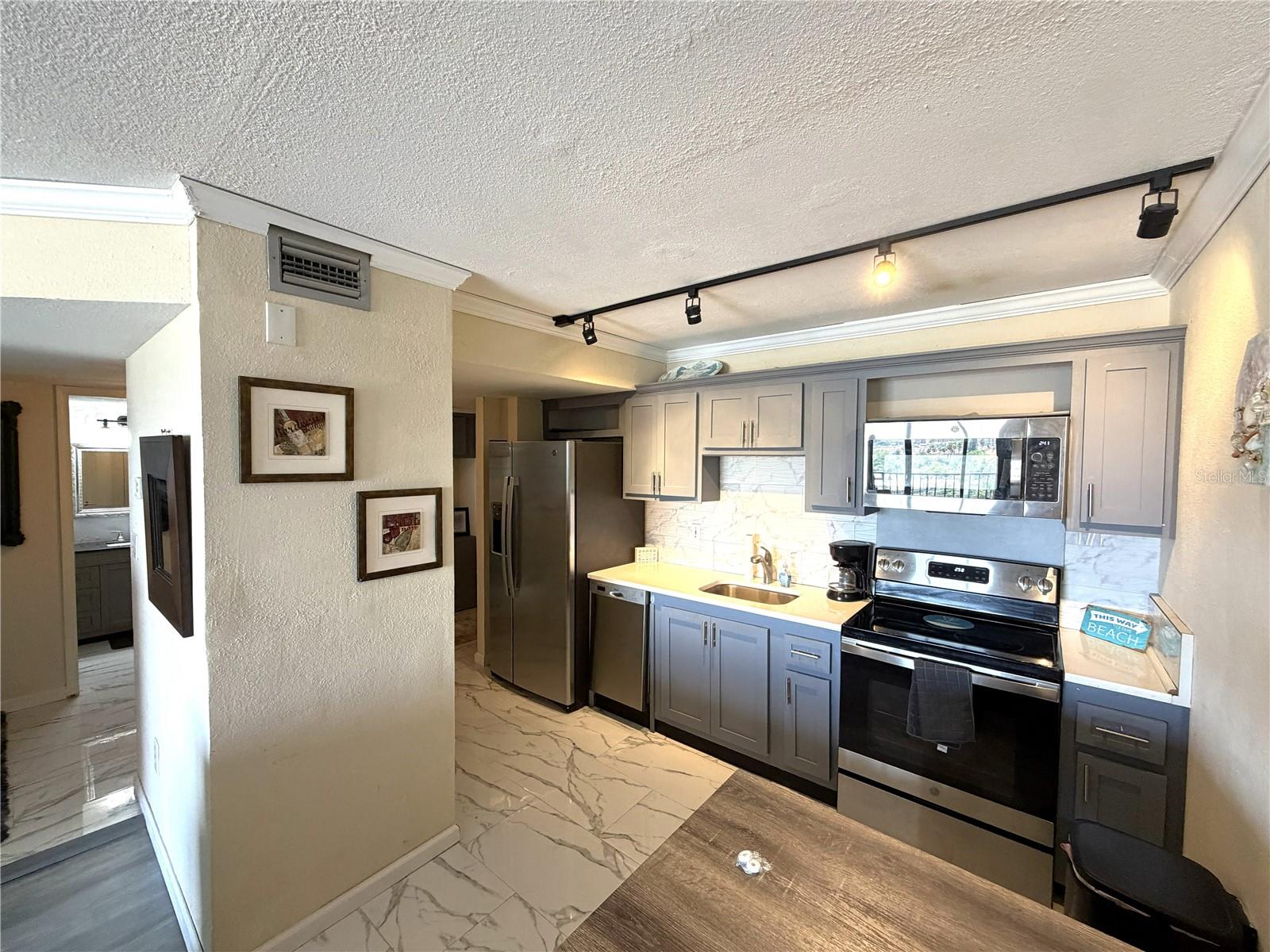 51 ISLAND WAY CONDO - Residential Lease