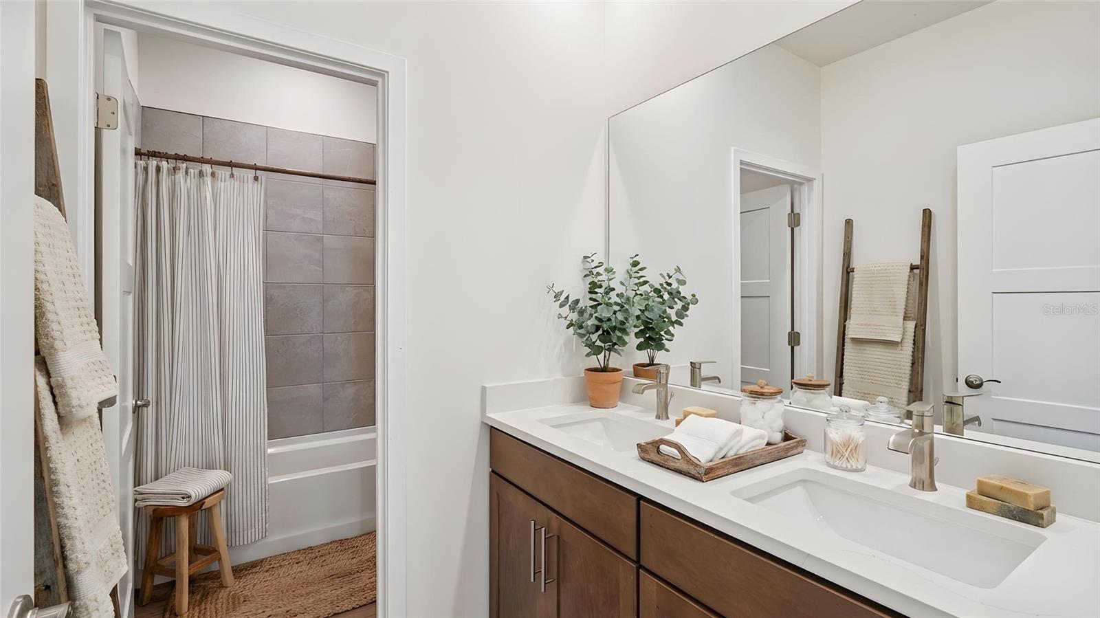 SANDAL KEY - Residential