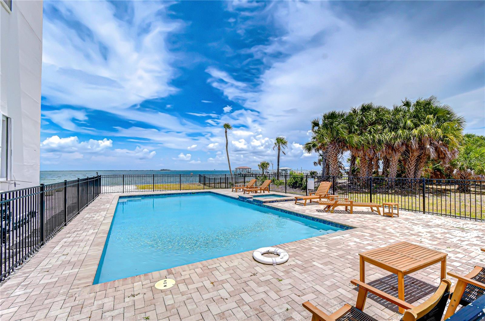 THE TIKI BAY CONDO - Residential