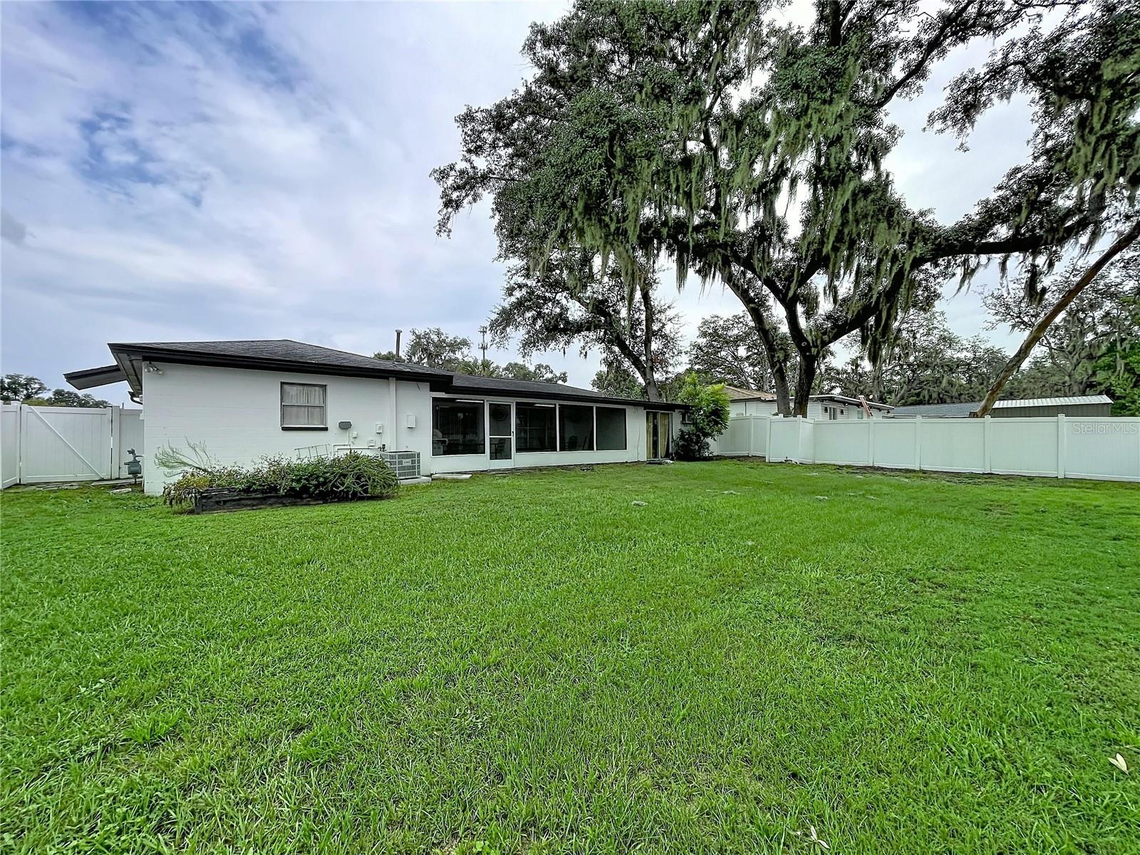 SOUTHWOOD HILLS UNIT 02 - Residential
