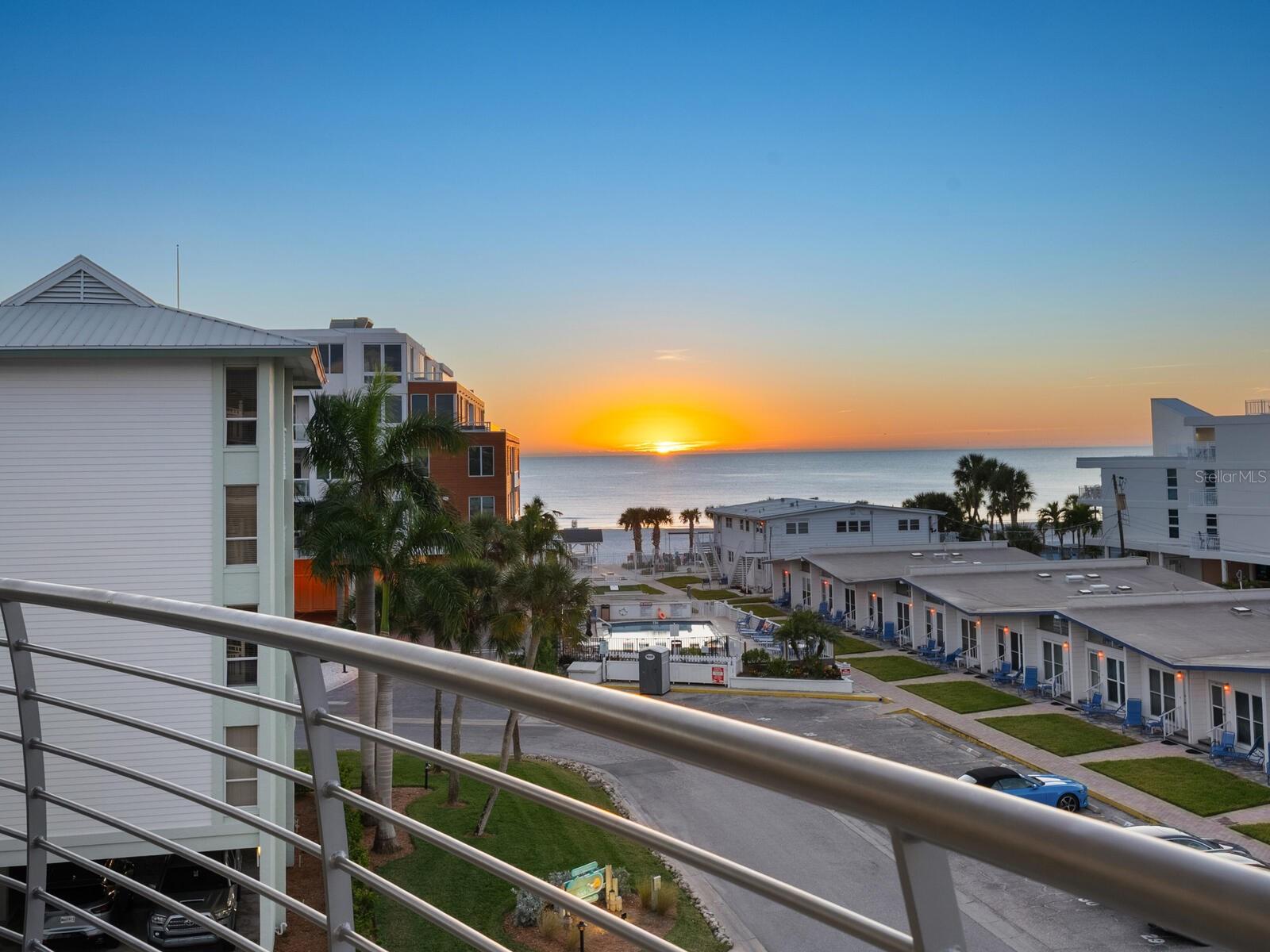 BEACH HOUSE RESIDENCES - Residential