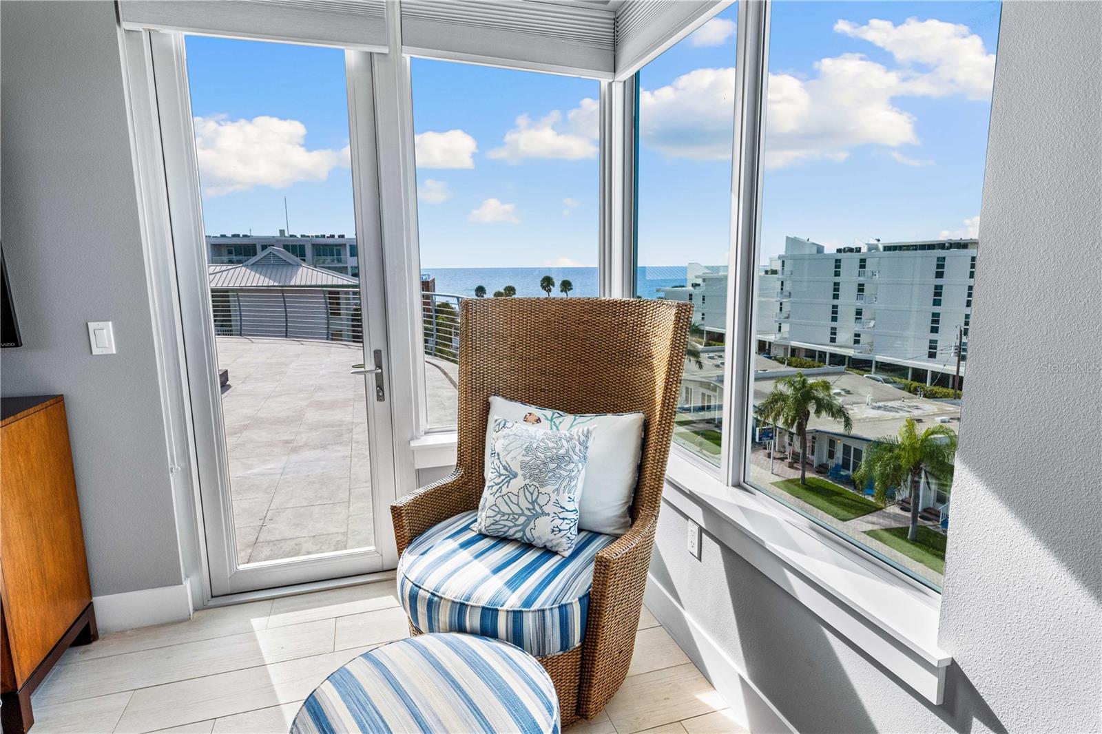 BEACH HOUSE RESIDENCES - Residential