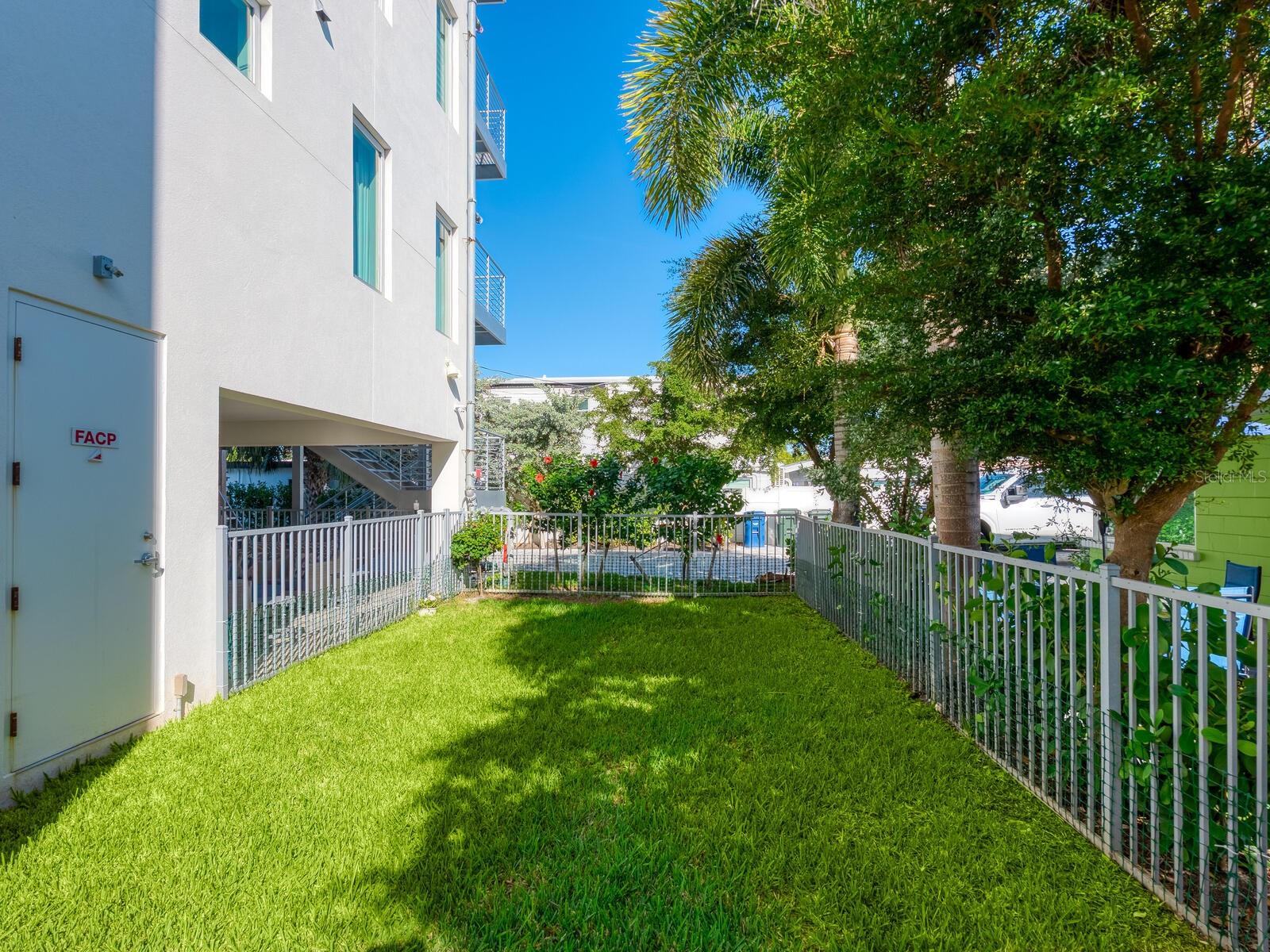 BEACH HOUSE RESIDENCES - Residential