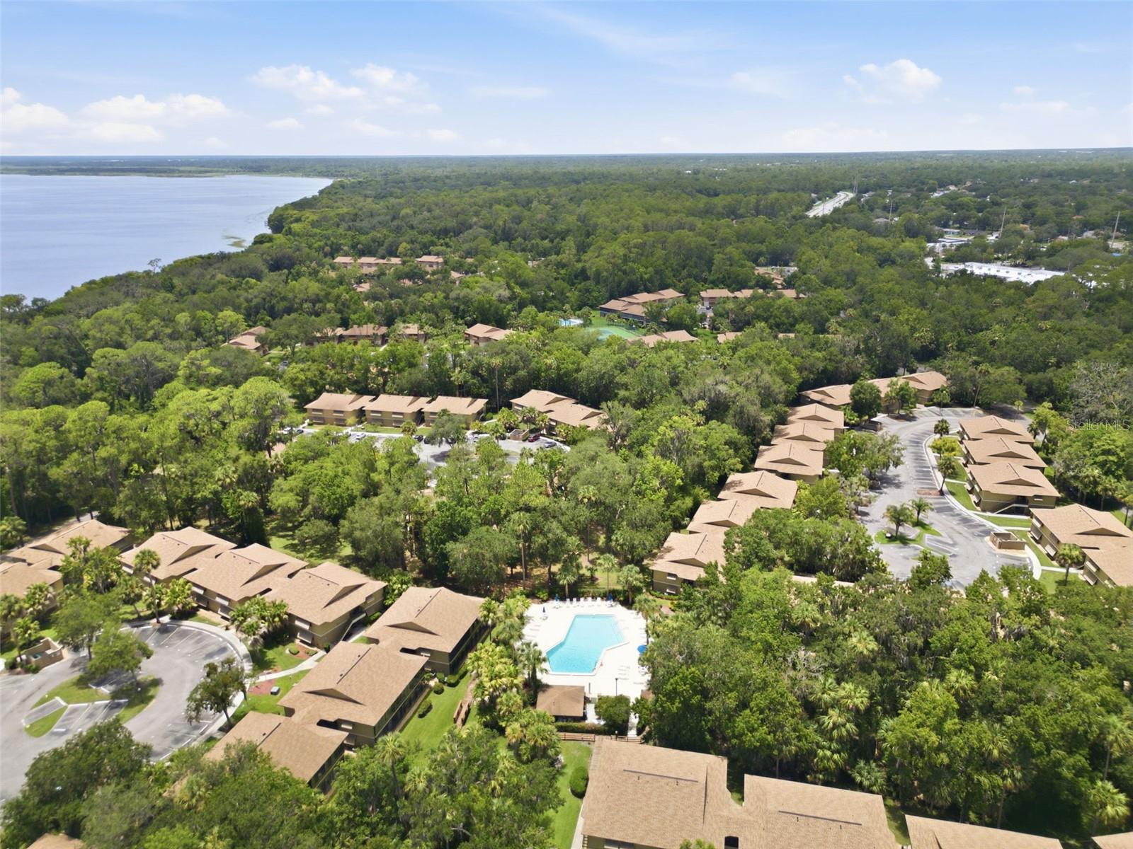 LAKESIDE CONDO APTS - Residential