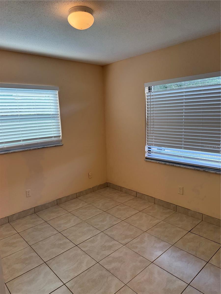RIDGE MANOR FIRST ADD - Residential Lease