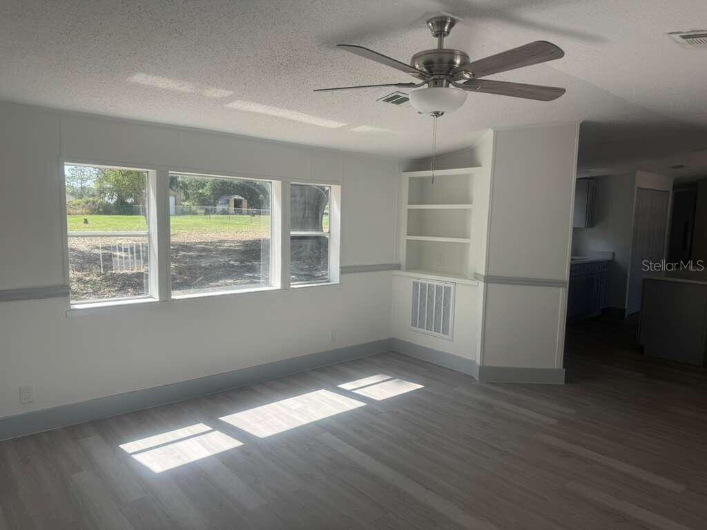 BELMONT WOODS - Residential