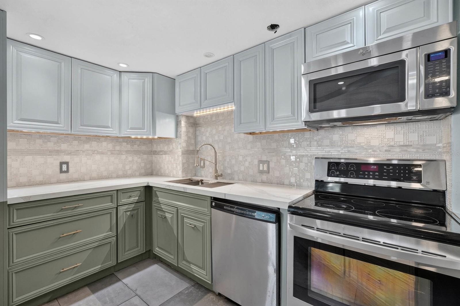 BAYSHORE BATH & TENNIS CLUB CONDO - Residential