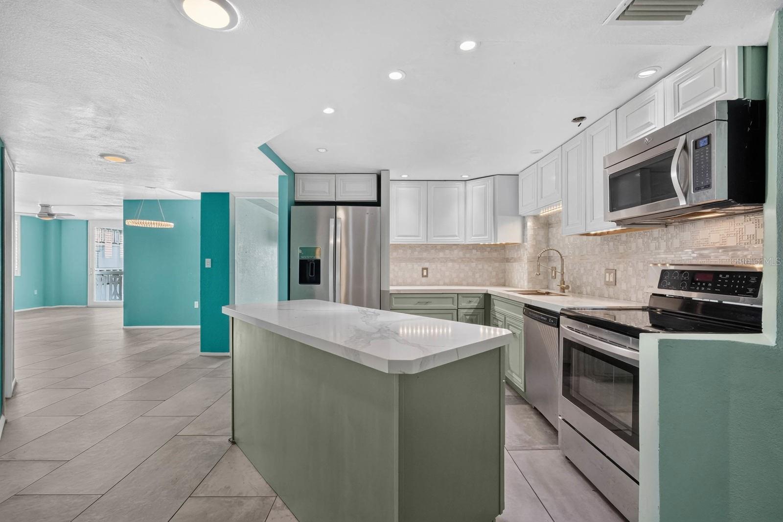BAYSHORE BATH & TENNIS CLUB CONDO - Residential