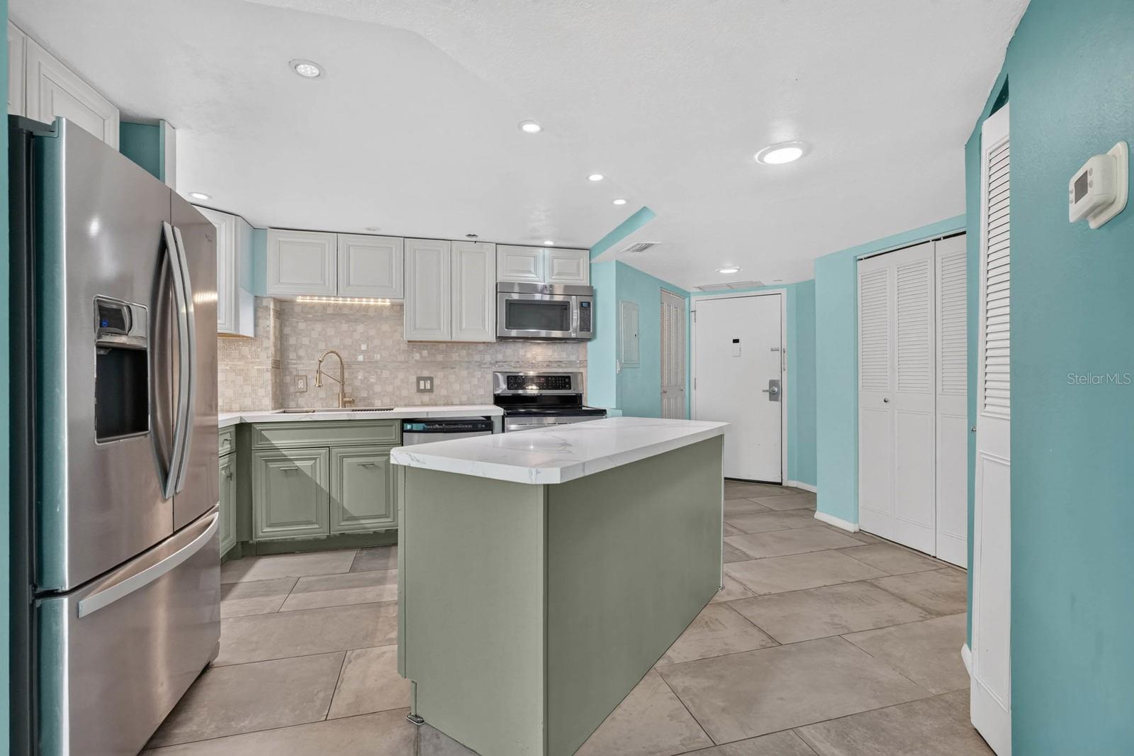 BAYSHORE BATH & TENNIS CLUB CONDO - Residential