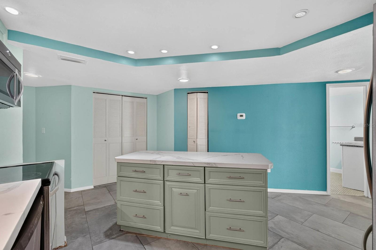 BAYSHORE BATH & TENNIS CLUB CONDO - Residential