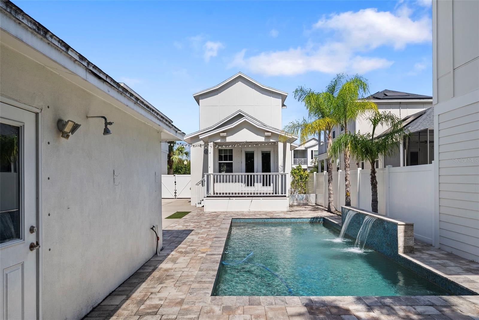 TIVERTON - Residential