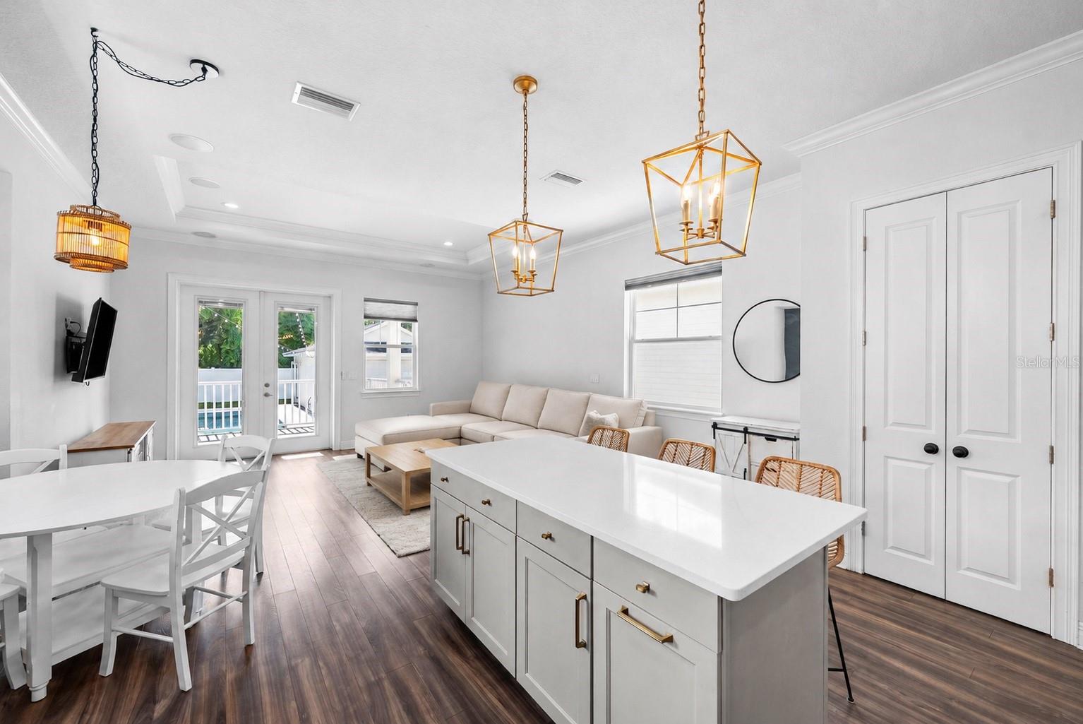 TIVERTON - Residential