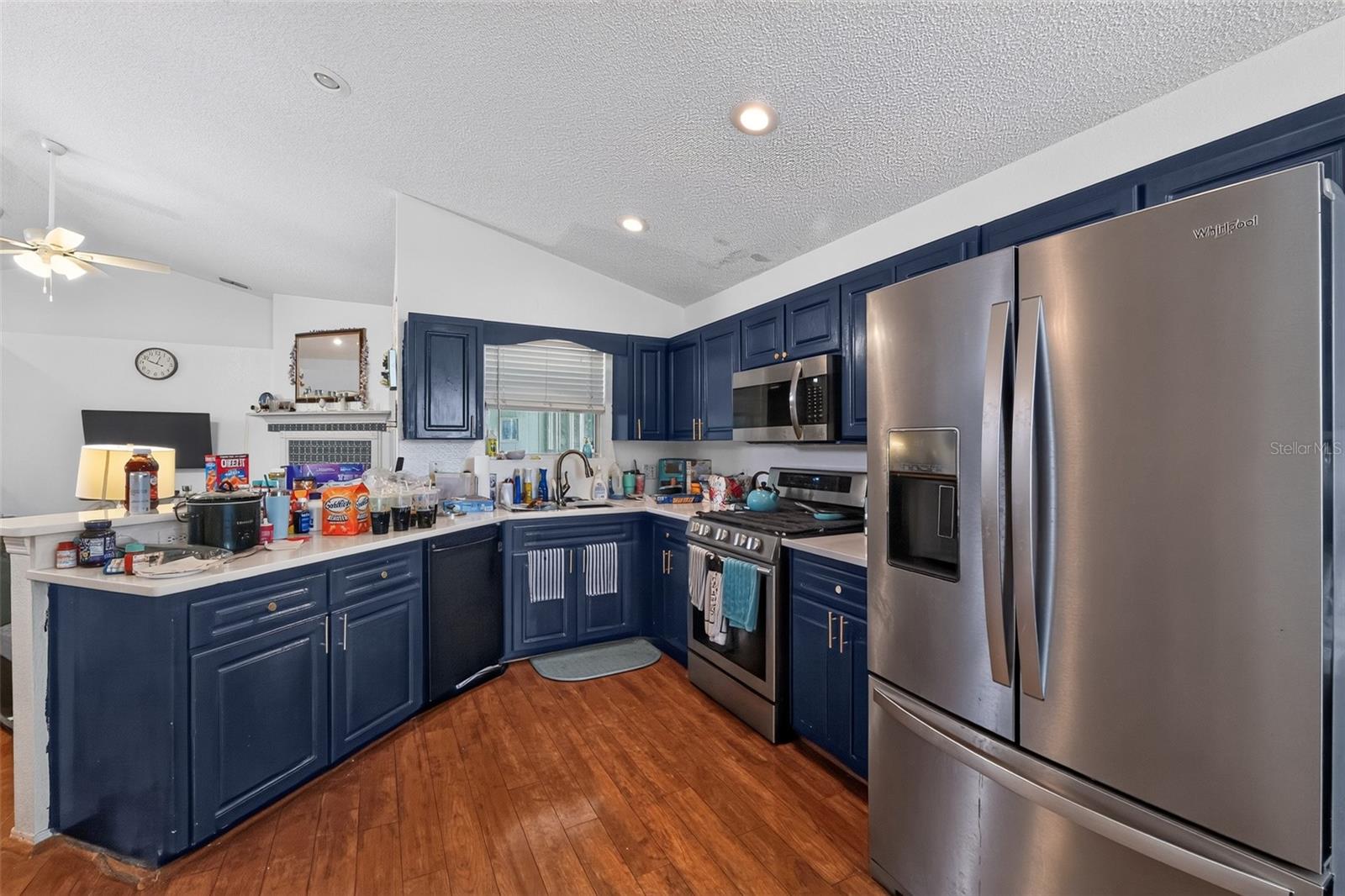 DINNER LAKE SHORES PH 01 - Residential