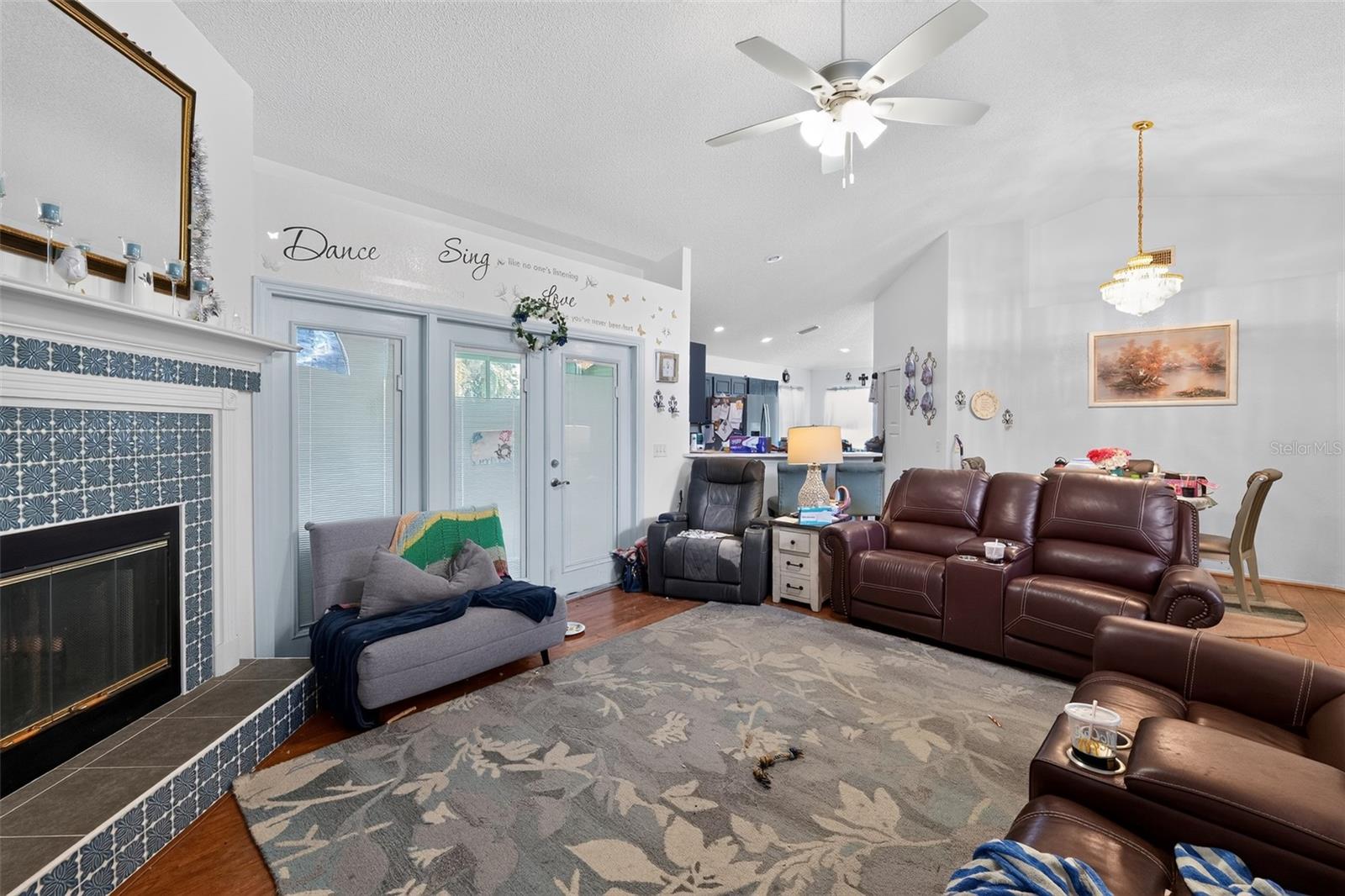 DINNER LAKE SHORES PH 01 - Residential