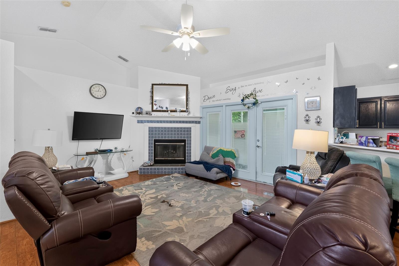 DINNER LAKE SHORES PH 01 - Residential