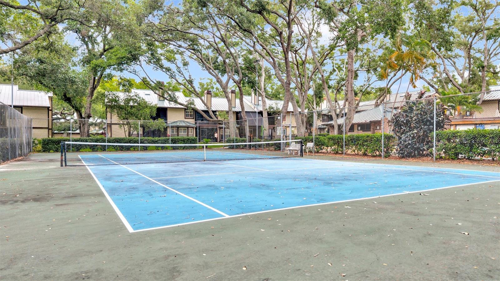 LAUREL OAKS AT COUNTRY WOODS CONDO - Residential